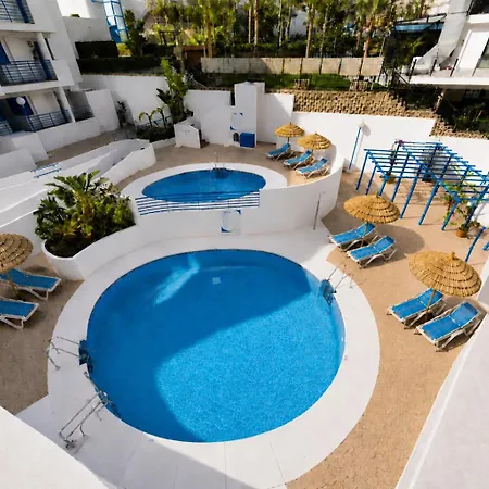 Apartmán Seaside Retreat With Terrace, Seaview & Smart